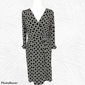 WHBM Black & White Long Sleeve Dress Size 4